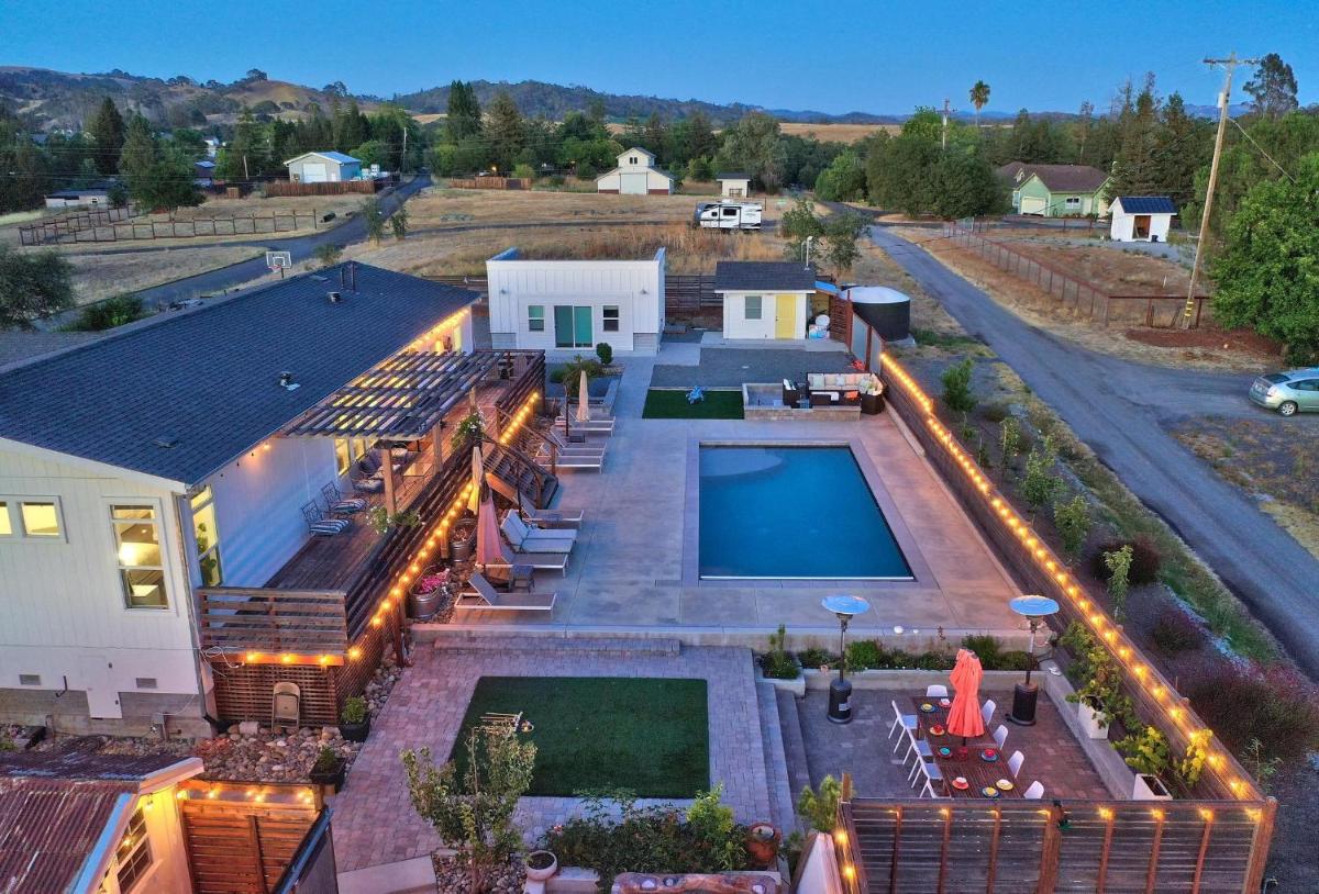 Farm to Table Hideaway in Healdsburg - Housity