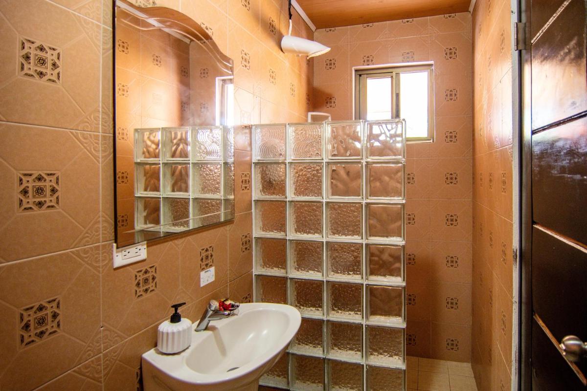 Roxy's Bed & Breakfast - Housity