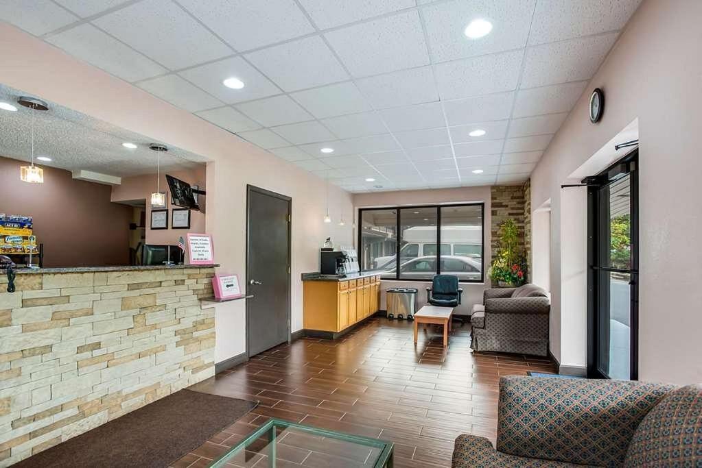 Red Carpet Inn & Suites NJ-73 - Housity