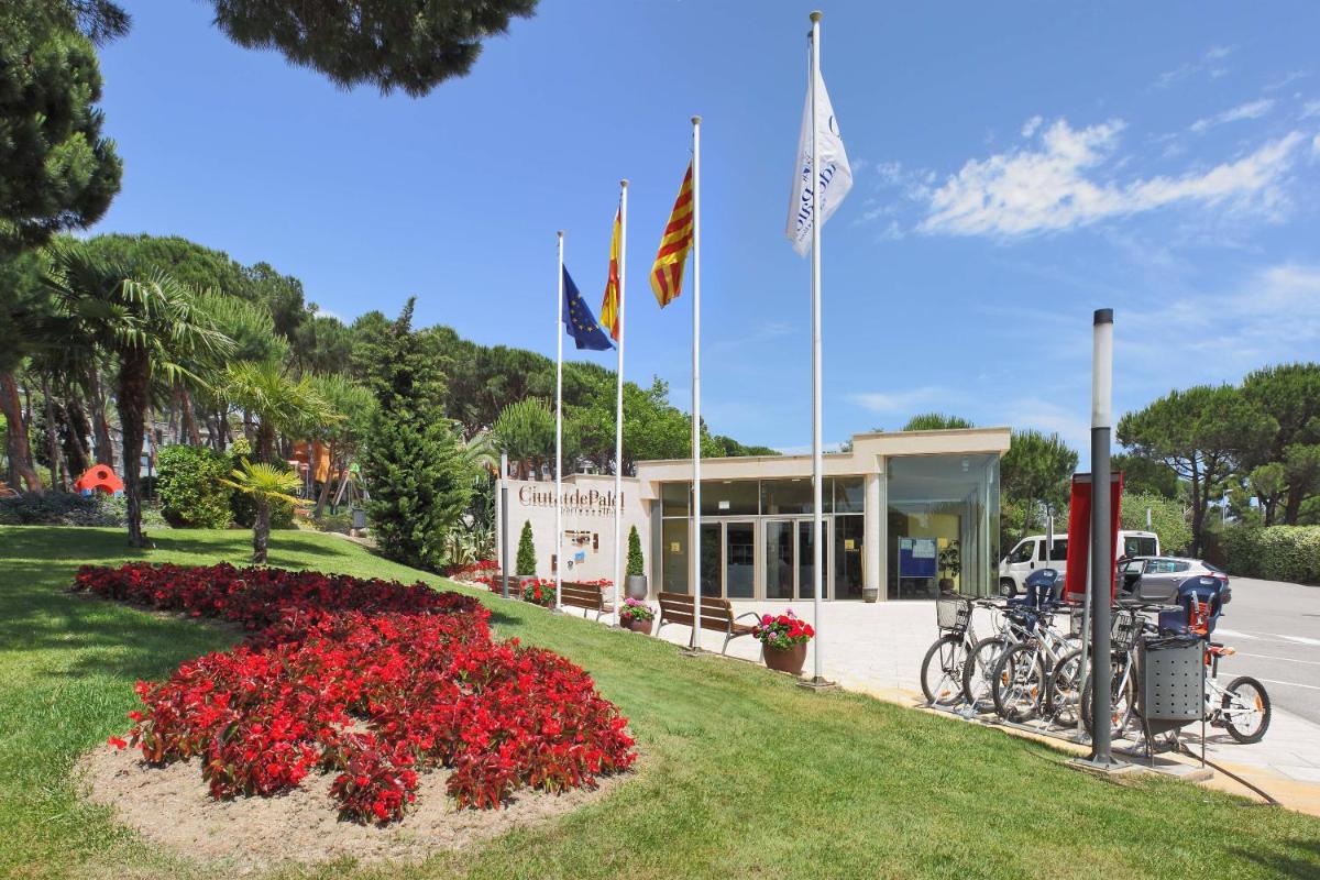 Montar en bicicleta en Aparthotel Ciutat de Palol o alrededores