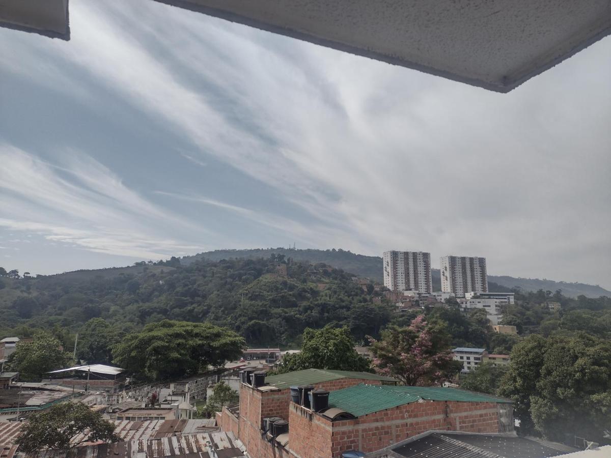 Suitetrails - B&B in Floridablanca with a pool