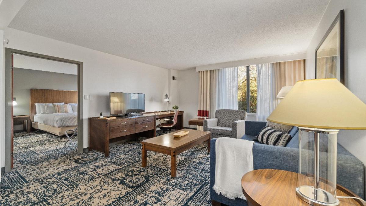 315 LoSo Hotel Airport - Housity