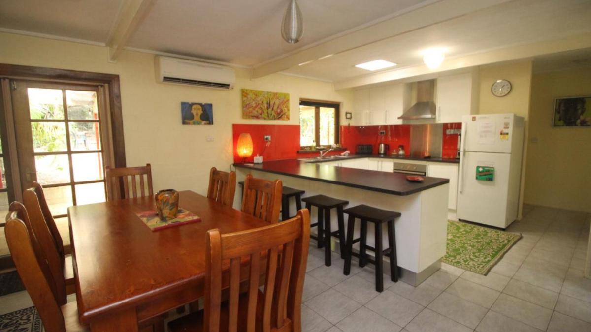Moana Cottage, Stroll To Horseshoe Bay Beachfront - Housity