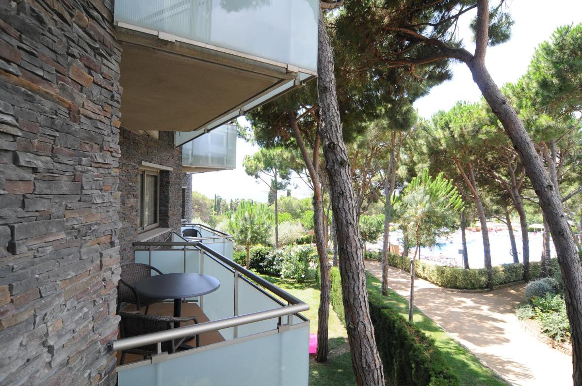 Jardín al aire libre en Aparthotel Ciutat de Palol