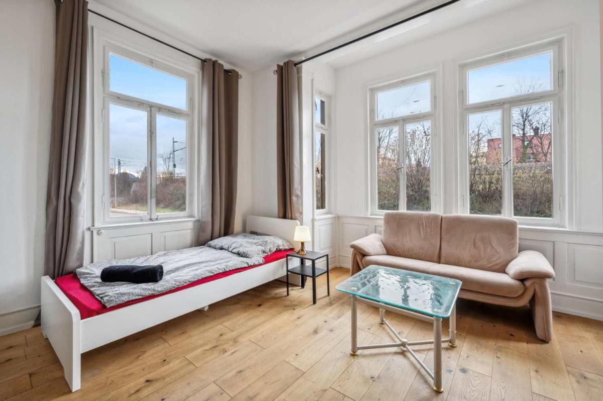 Suitetrails - Workers Apartment in Metzingen mit Balkon
