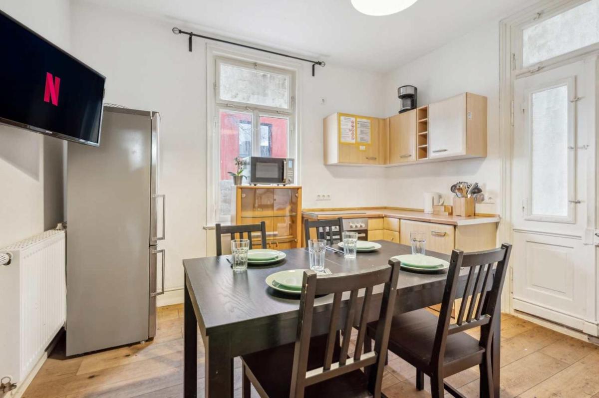 Suitetrails - Workers Apartment in Metzingen mit Balkon