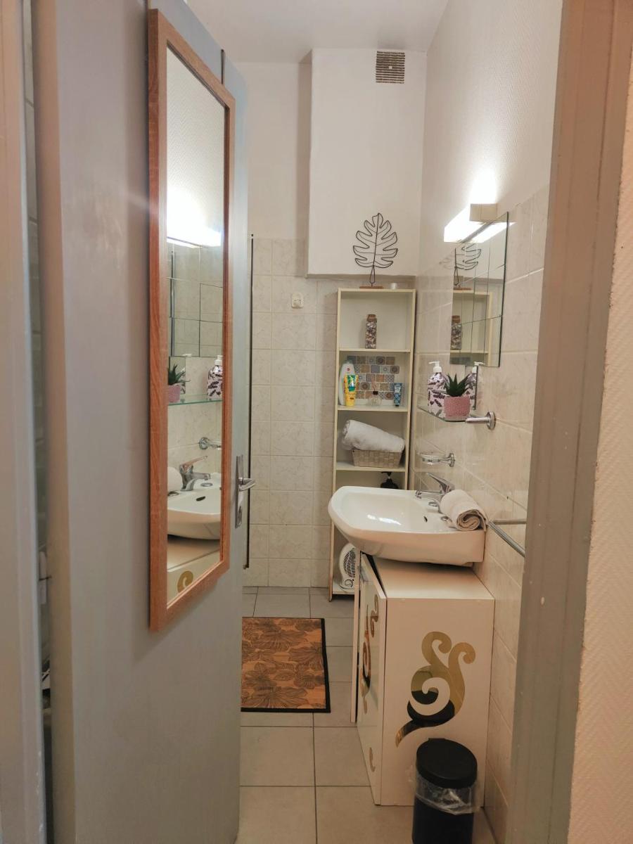 Le Ty Rose - Housity