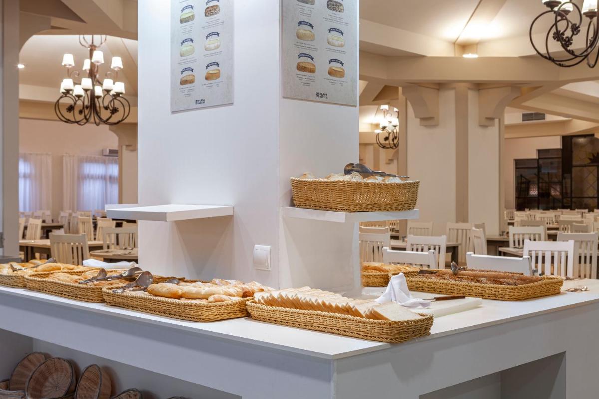 Comida en o cerca de este hotel