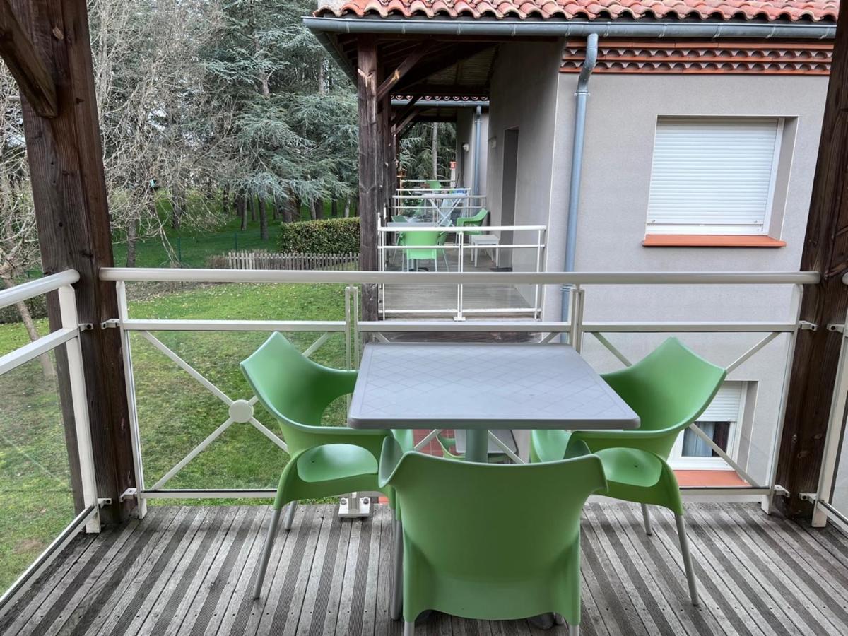 Balcon ou terrasse dans l'établissement Les bords de l'Aveyron