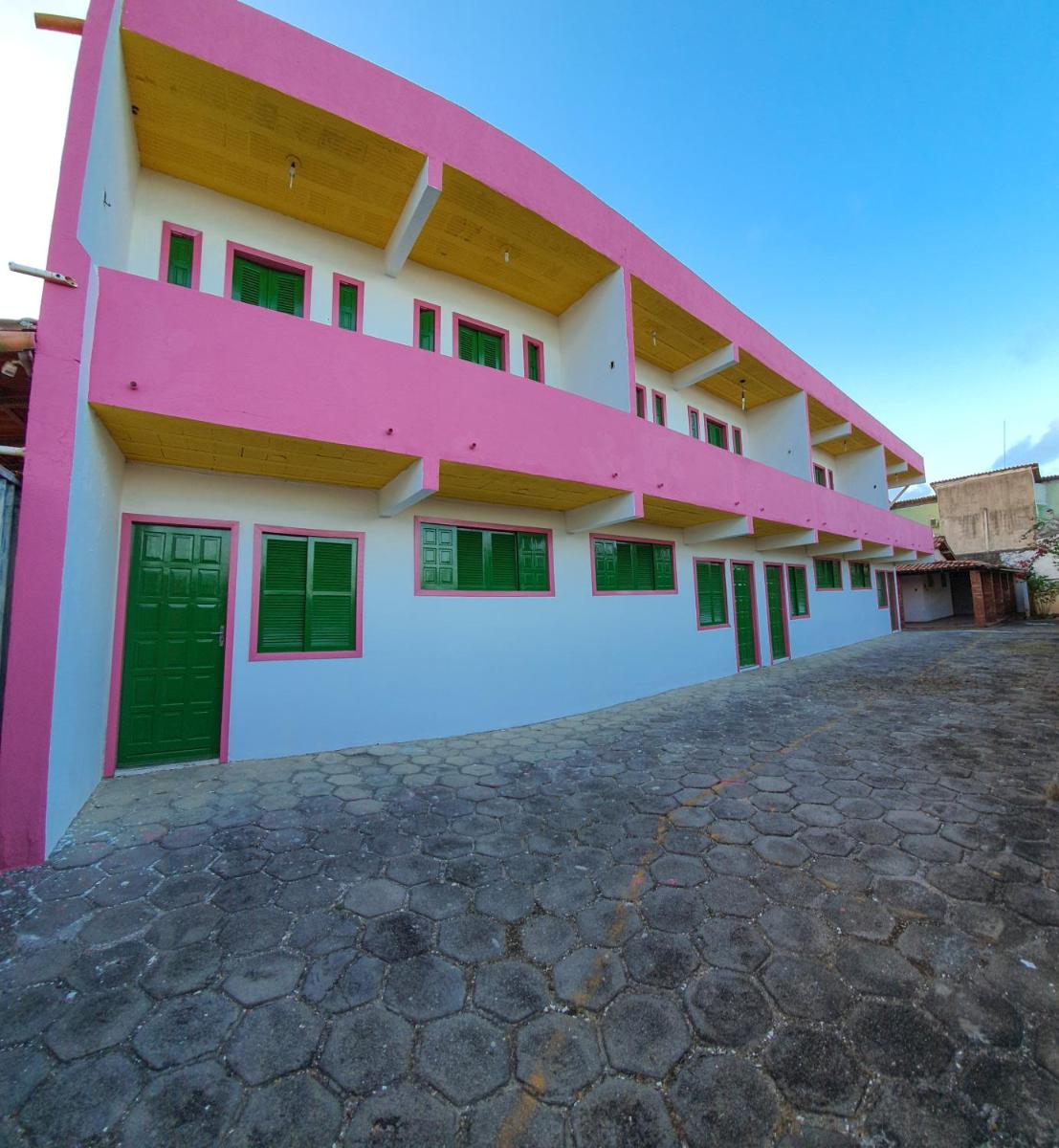 Vila da Flor - Acomodações a 50 mts da praia - Housity