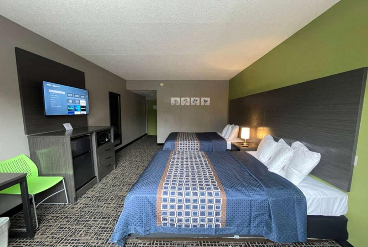 Wingate by Wyndham Lake George - Housity