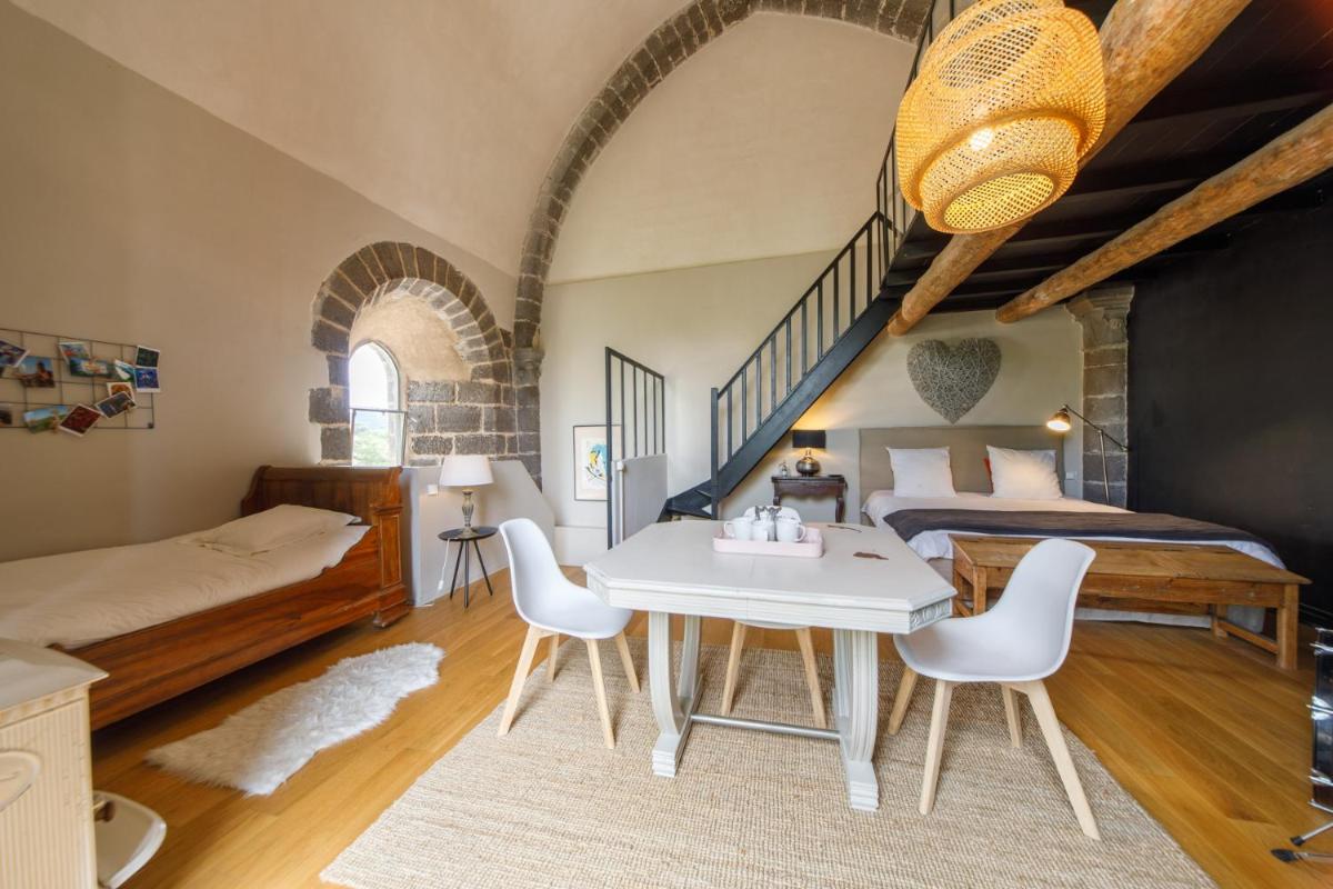 Chambres et maisons d'hôtes du Prieuré de la Bajasse - Le 1150 - Housity