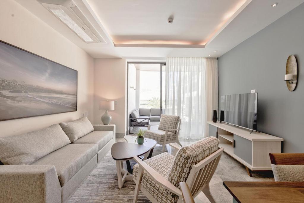ll Lago at Juanillo Beach - Housity