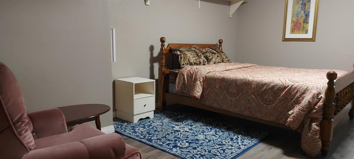 Eden's Open-Concept Basement Suite - Housity