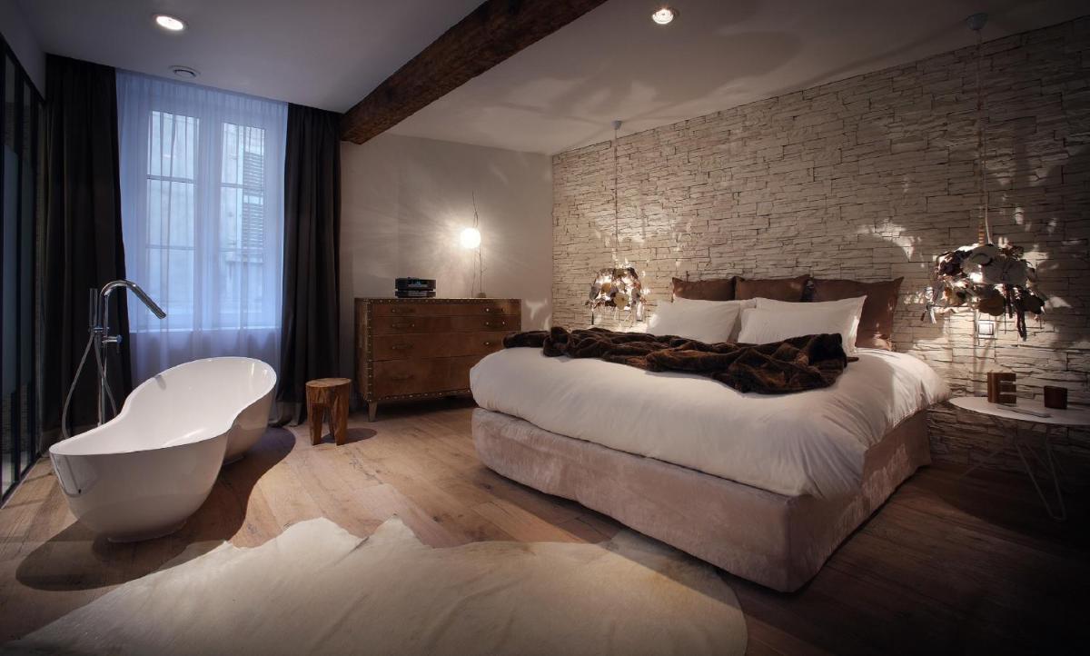 Un ou plusieurs lits dans un hébergement de l'établissement Petit Hôtel Confidentiel