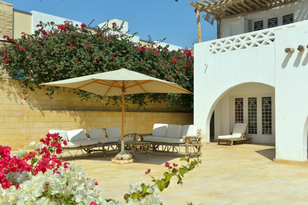 Beachfront Luxury Villa with Sea Views, World's Best Coral Reefs, Scuba & Snorkeling - Housity