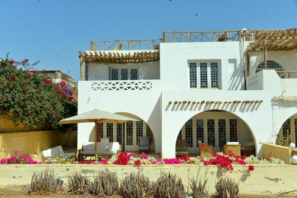 Beachfront Luxury Villa with Sea Views, World's Best Coral Reefs, Scuba & Snorkeling - Housity