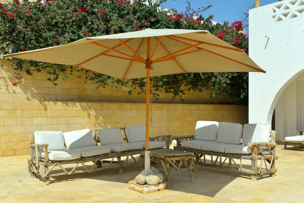 Beachfront Luxury Villa with Sea Views, World's Best Coral Reefs, Scuba &amp; Snorkeling - Housity