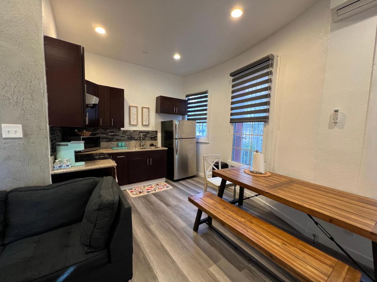 The Red Guest House in Downtown Los Angeles - Housity