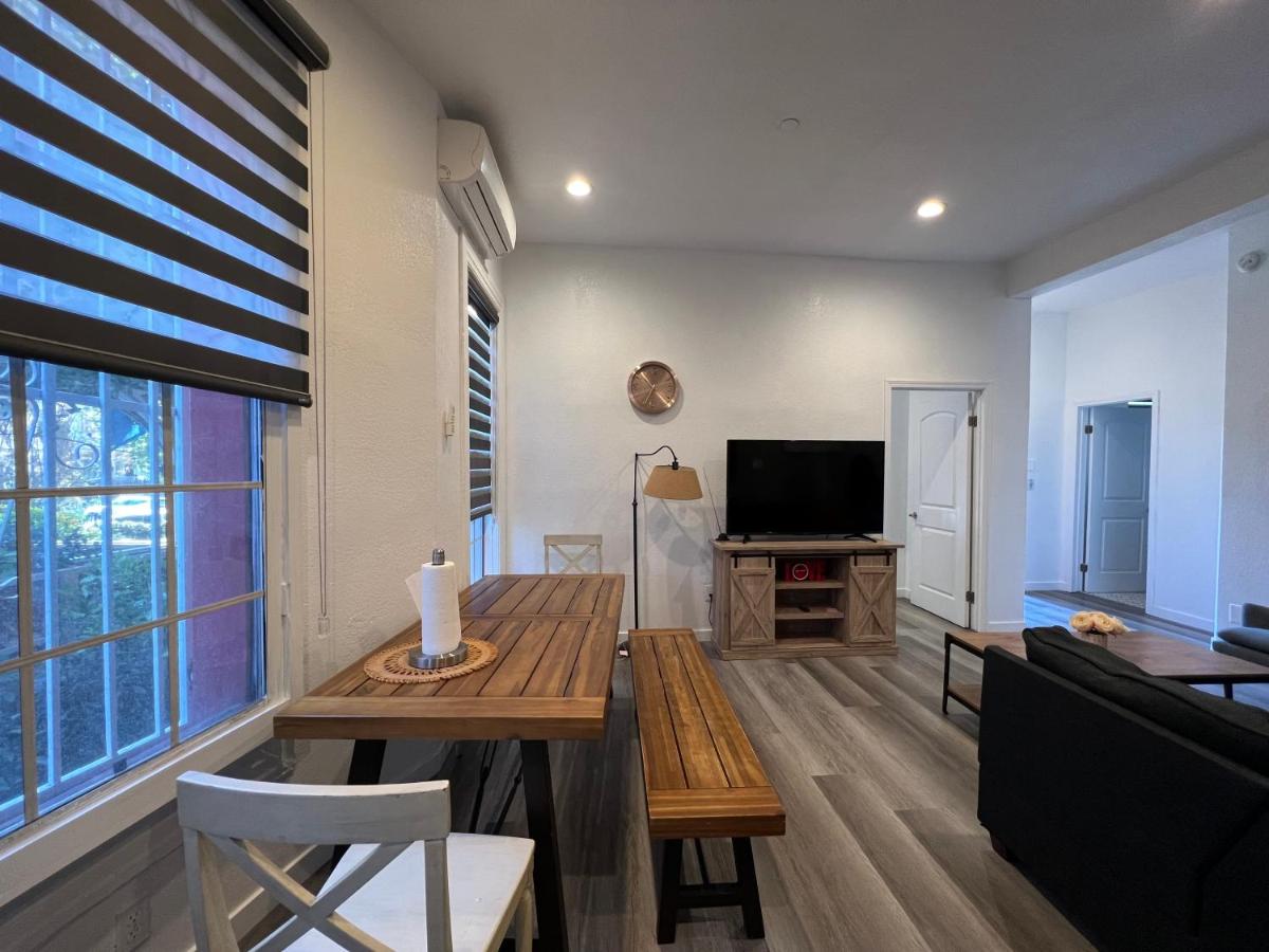 The Red Guest House in Downtown Los Angeles - Housity