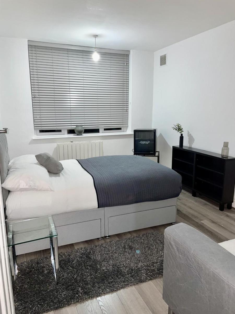 Modern 2 bed flat near Tottenham Hotspur Stadium - Housity