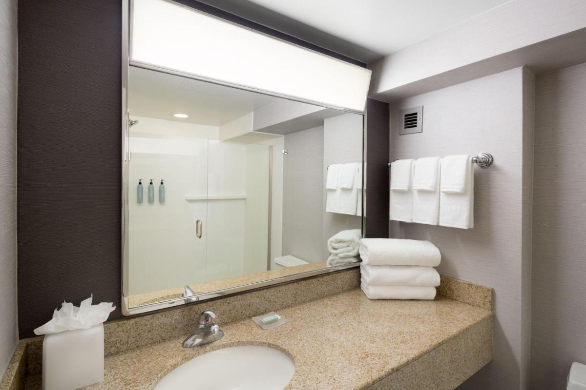 Courtyard Shelton - Housity