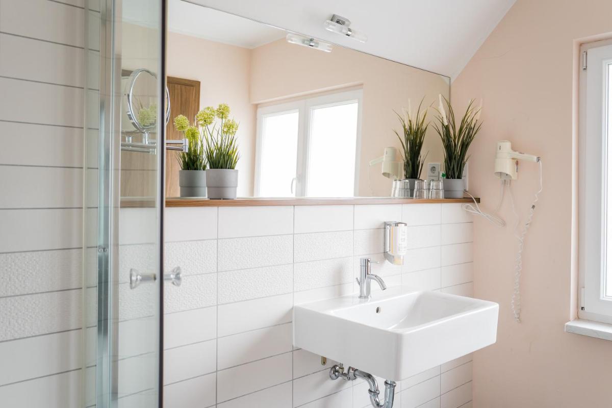 Point Hotel Apartments and Rooms - Housity