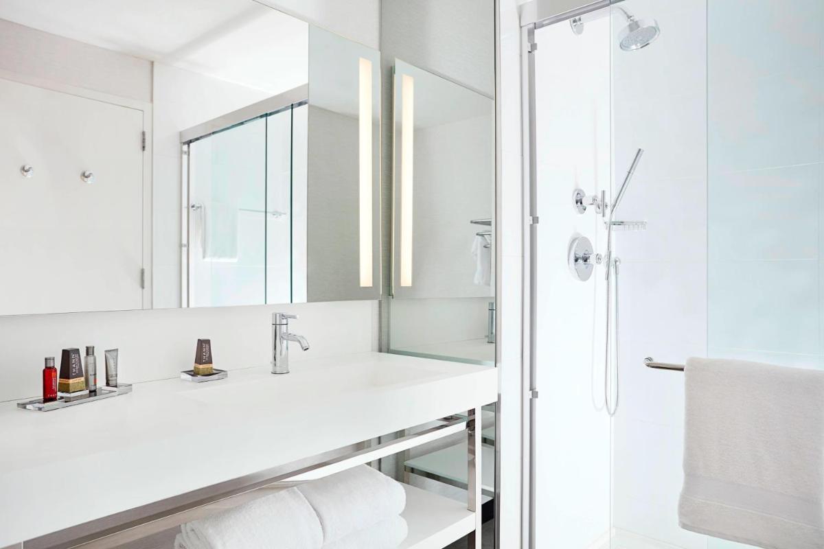 New York Marriott at the Brooklyn Bridge - Housity