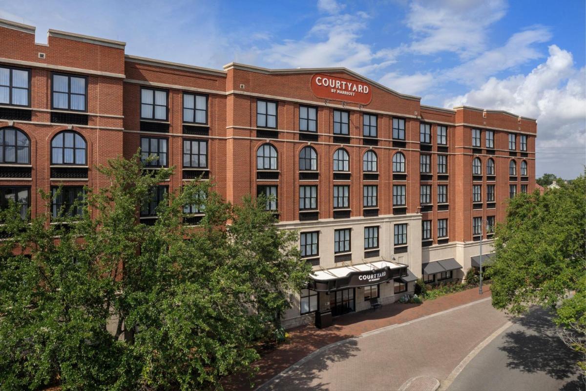 Courtyard by Marriott Savannah Downtown - Historic District - Housity