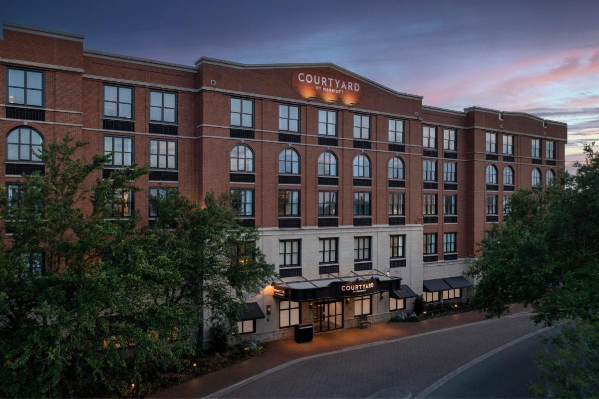 Courtyard by Marriott Savannah Downtown - Historic District - Housity