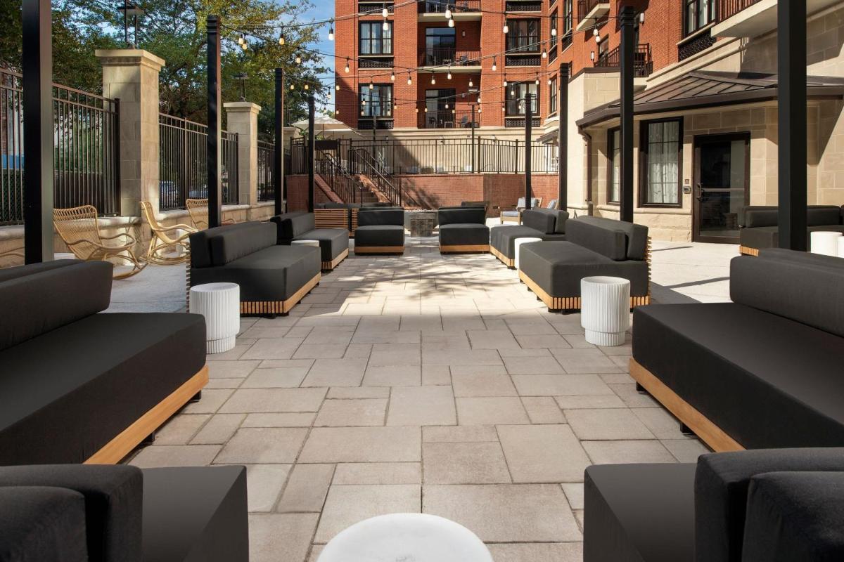 Courtyard by Marriott Savannah Downtown - Historic District - Housity