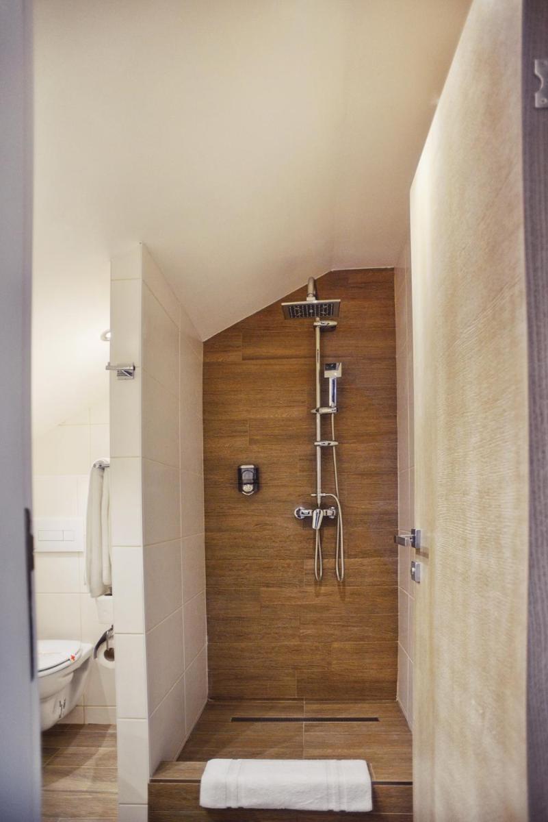 Hotel Ideja - Housity