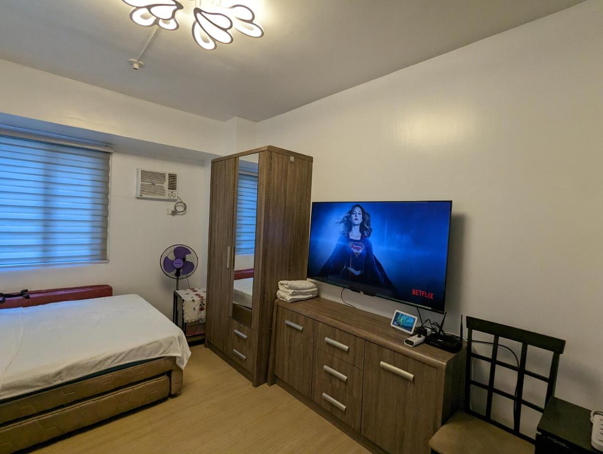 Cinema at Mplace 55 Inch Smart TV google home-music Unliwifi Cooking , Pool extra pay - Housity