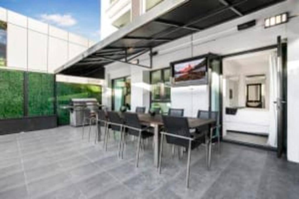 Auckland Viaduct's BIG Balcony Breathtaking Views! - Housity