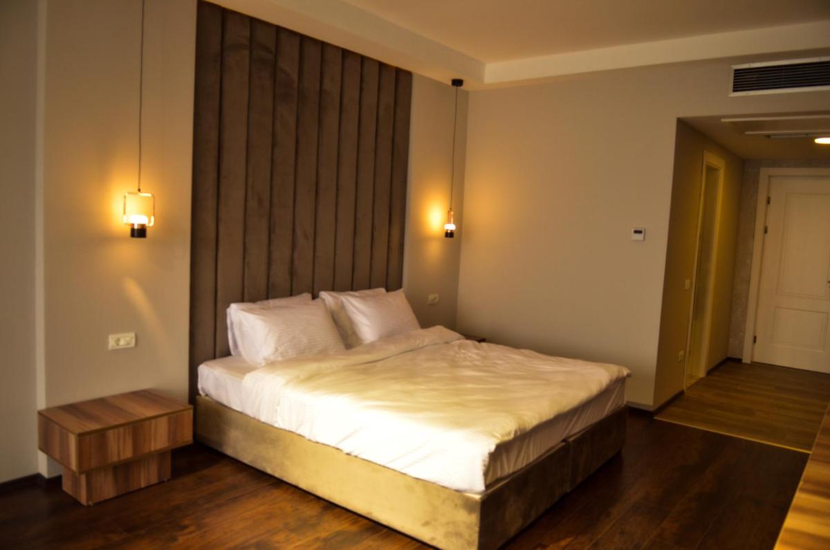 Hotel Cami - Housity