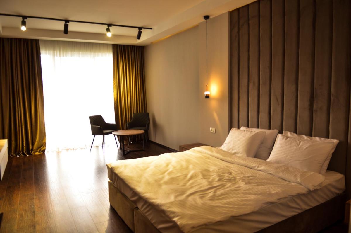 Hotel Cami - Housity