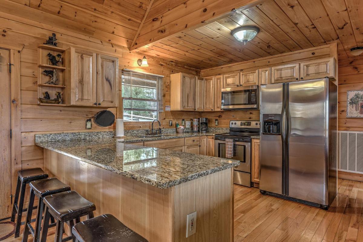 Cozy Blue Ridge Cabin in Heart of the Mountains - Housity