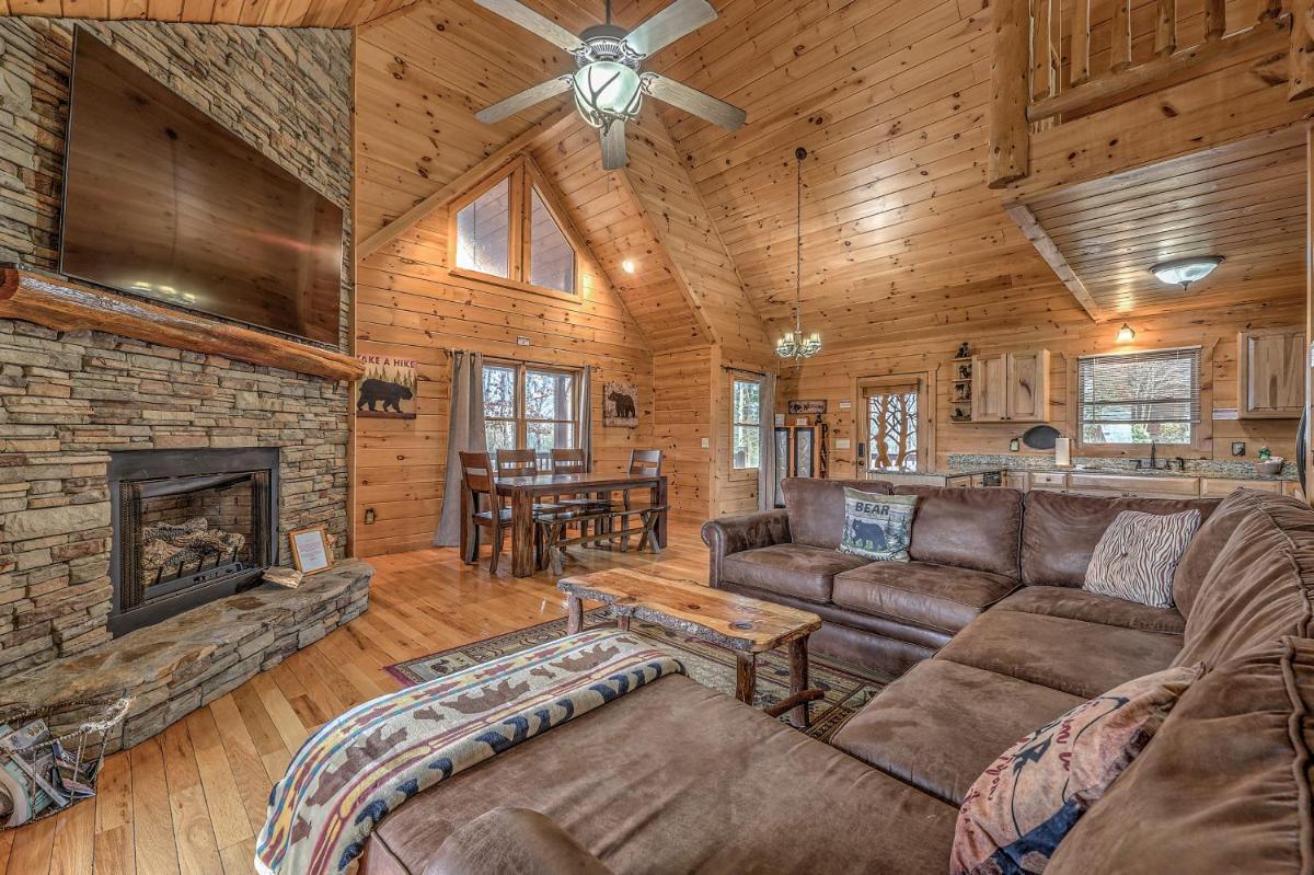 Cozy Blue Ridge Cabin in Heart of the Mountains - Housity