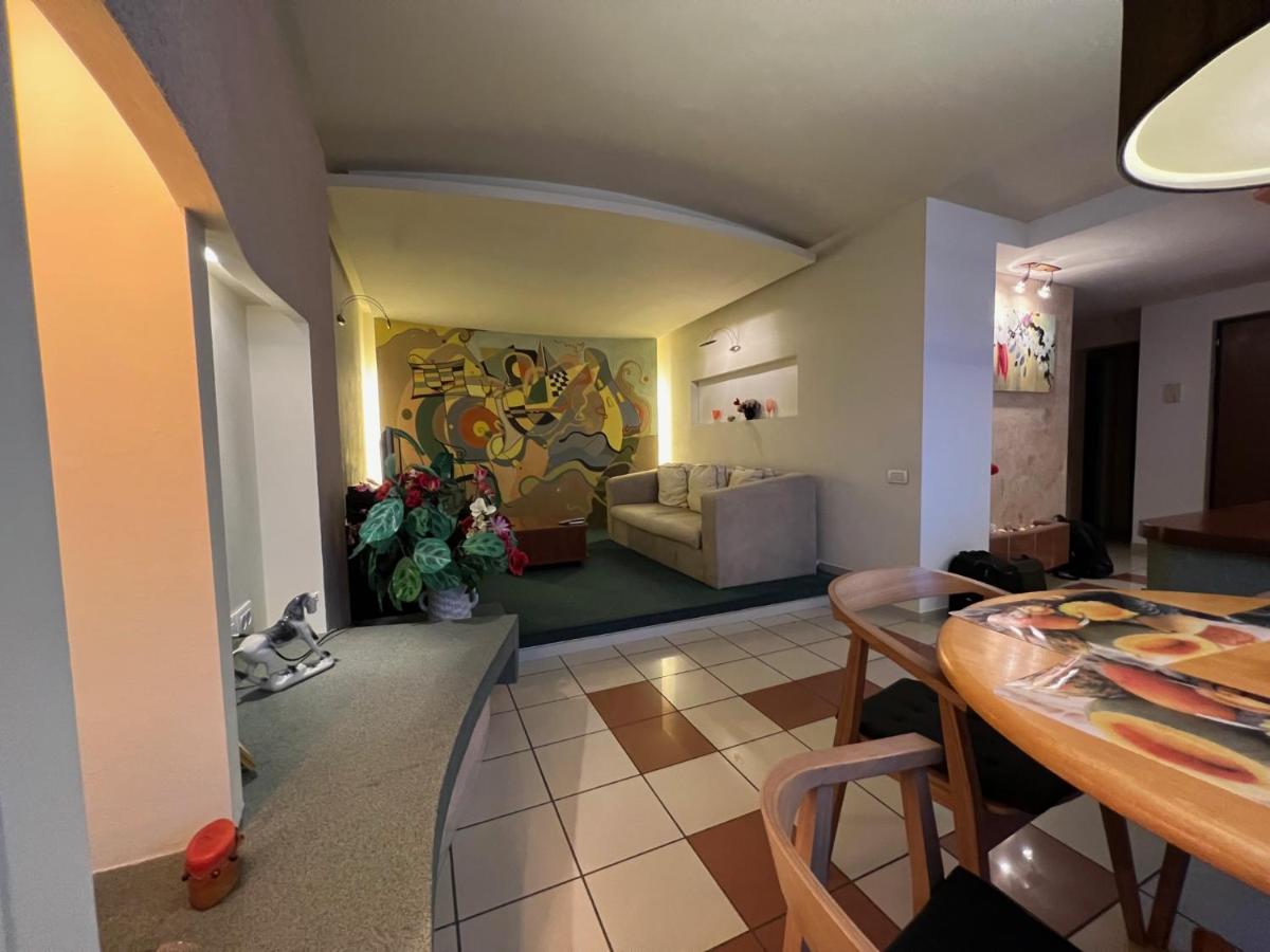 Suitetrails - Ultimate Stay Lovely 3bed 2bath Apartment Suceava Ultra Central