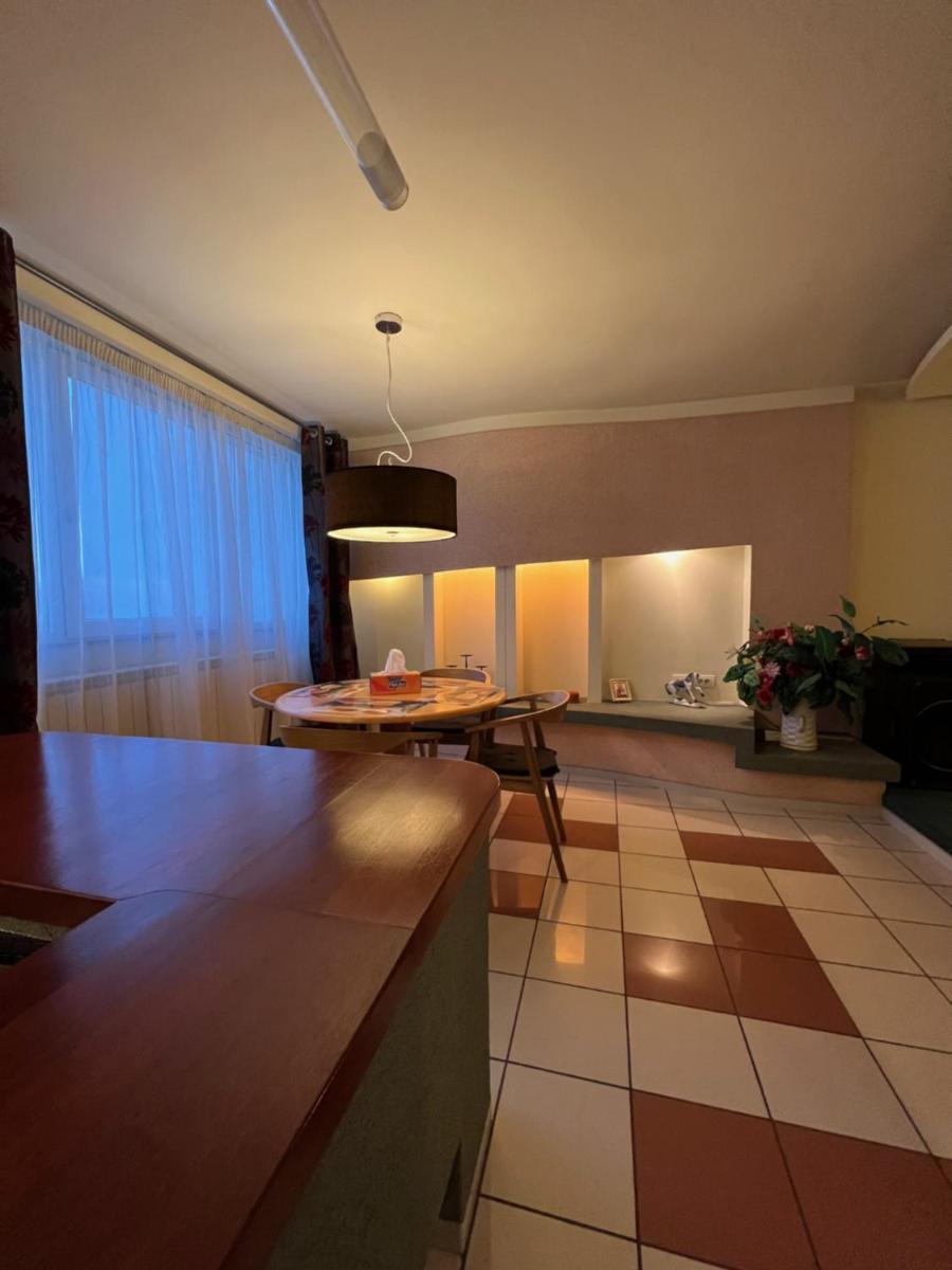 Suitetrails - Ultimate Stay Lovely 3bed 2bath Apartment Suceava Ultra Central