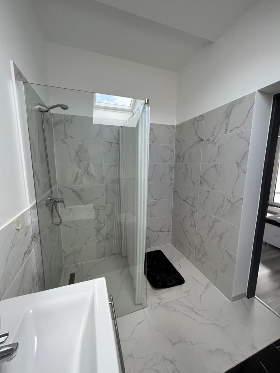 Laura Apartmanház - Housity