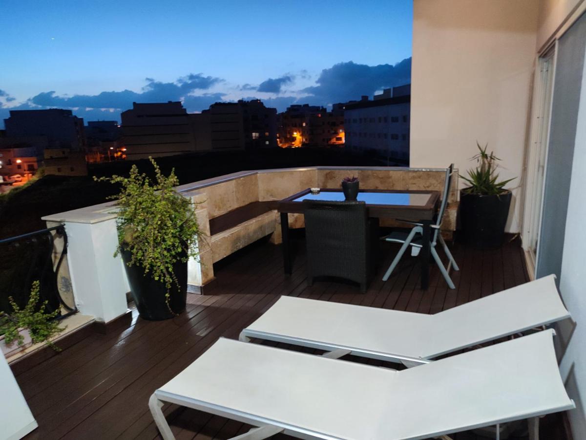 Riviera Penthouse - Housity