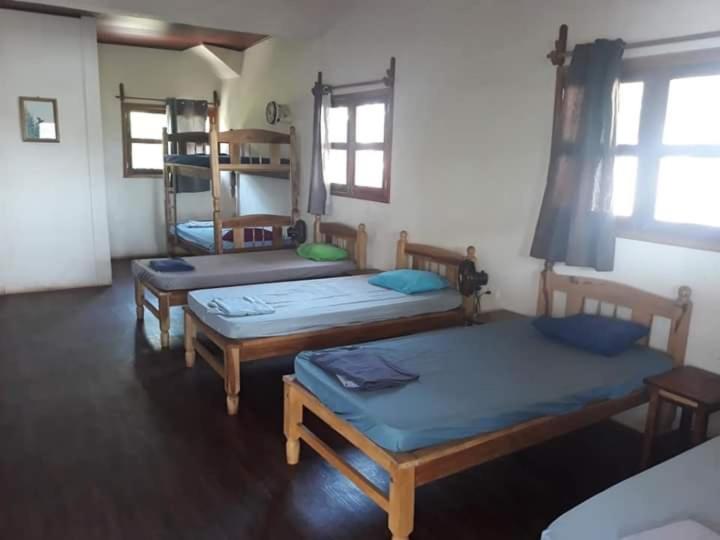 Badaboom Hostal & Surf - Housity