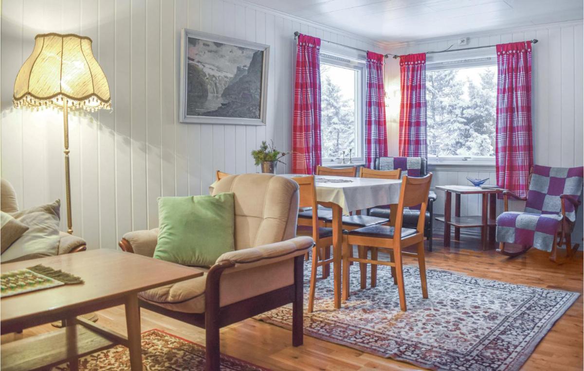 Suitetrails - Nice Home In Leknes With House Sea View