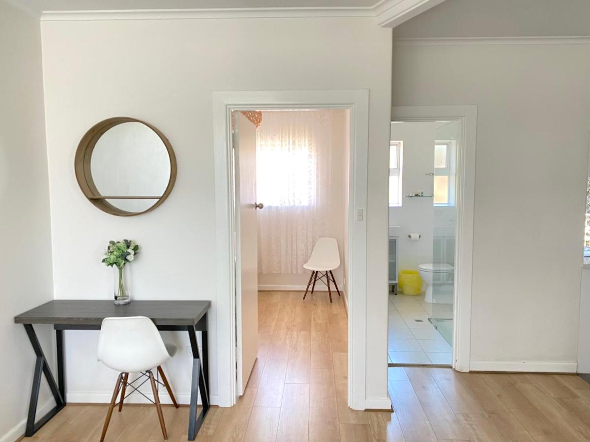 Glenelg Holiday Apartments-The Broadway - Housity