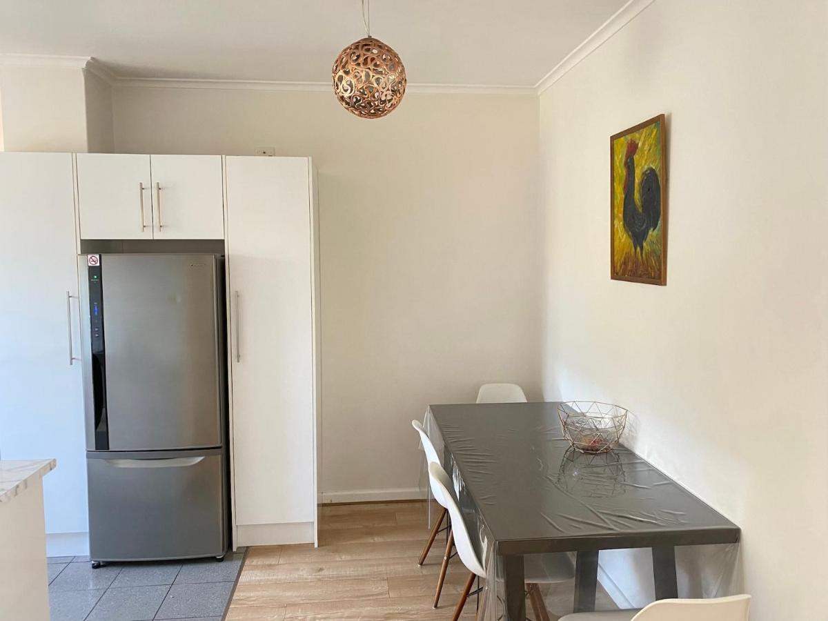 Glenelg Holiday Apartments-The Broadway - Housity