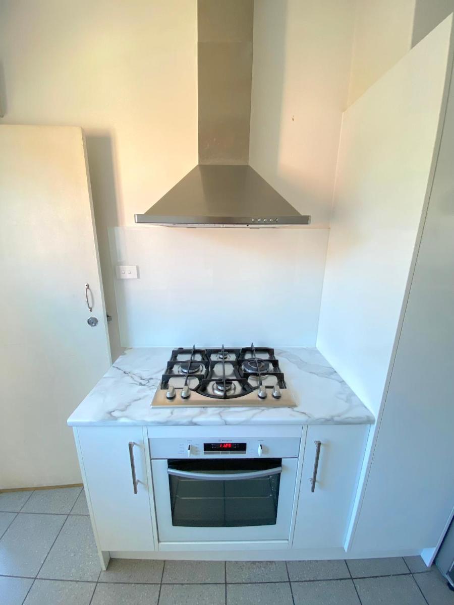 Glenelg Holiday Apartments-The Broadway - Housity