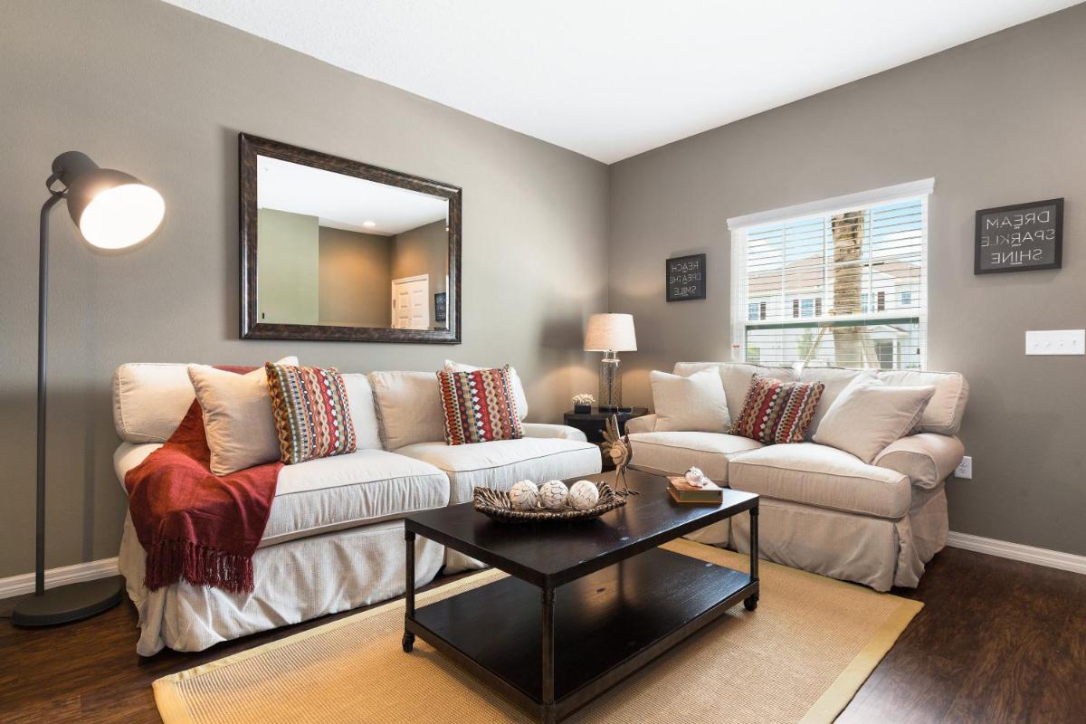 3 Bedrooms - 2 Bathrooms - West Lucaya 8976 SP - Housity
