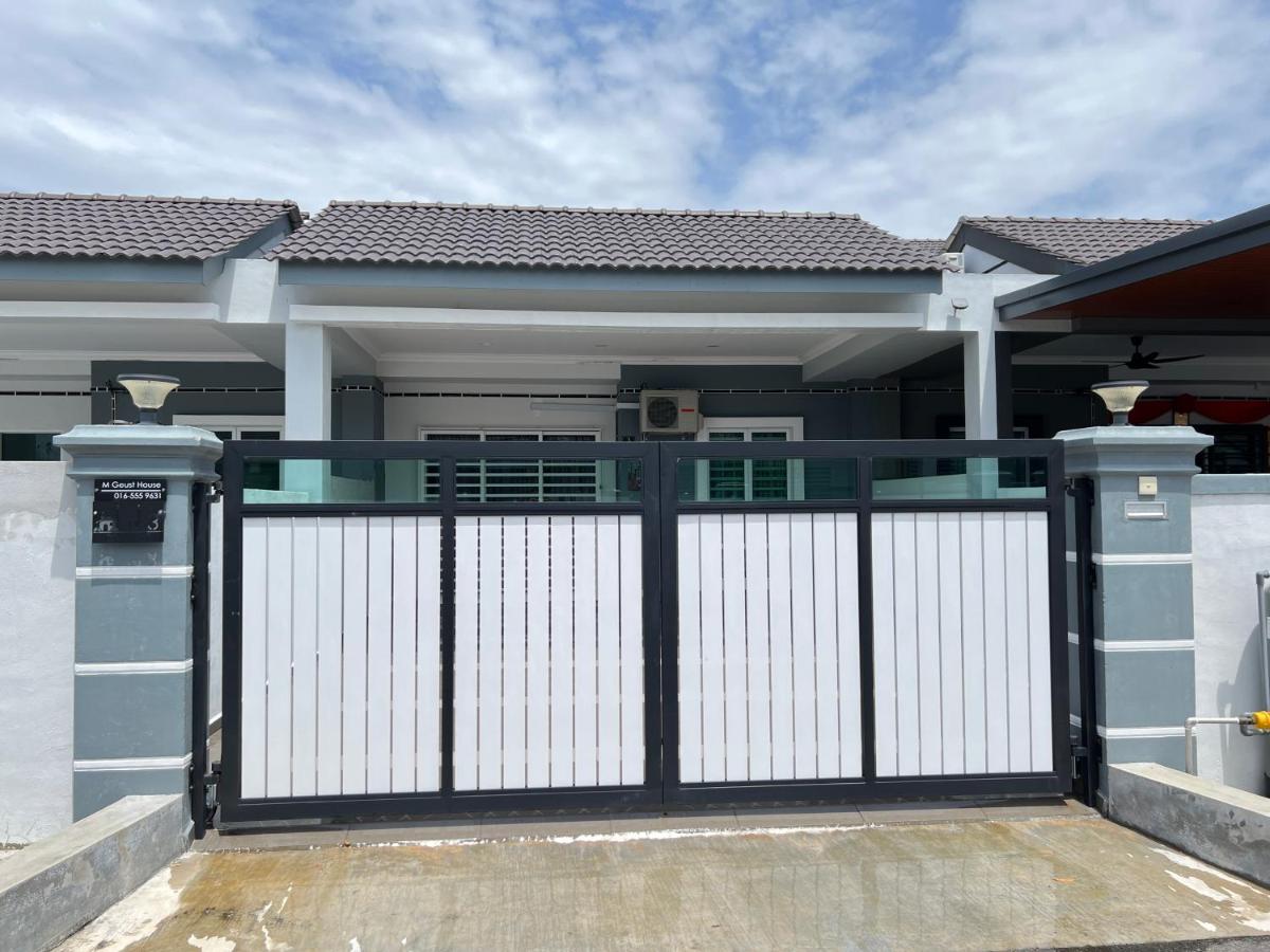 M Guest House - Housity