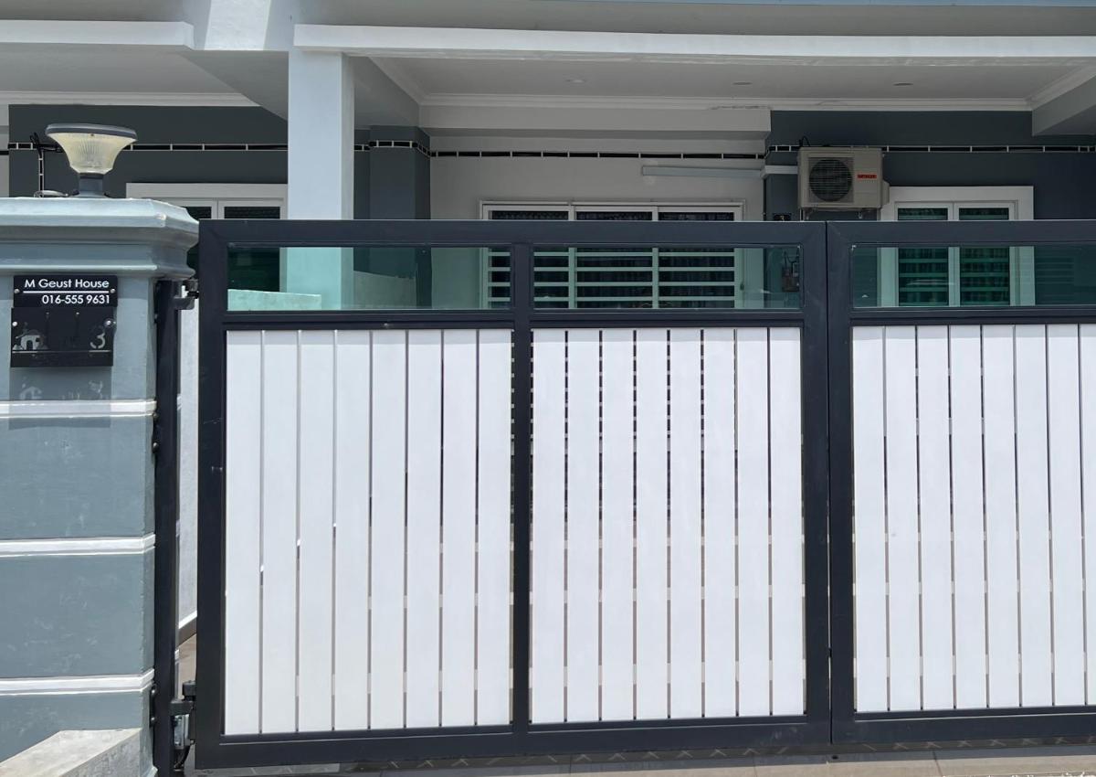 M Guest House - Housity